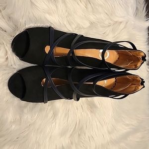 Journee Booties Size 9